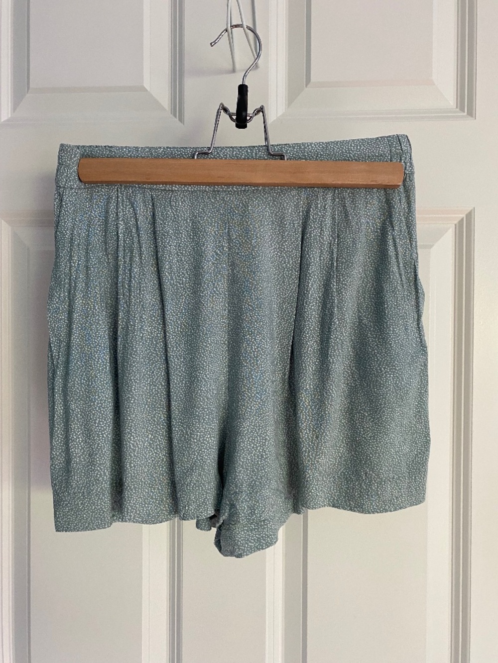 H&M green patterned shorts